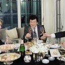 개밥주는 남자 이미지