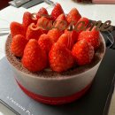 투썸플레이스 스트로베리 초콜릿 생크림케잌 이미지