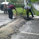 Illegal speed bump causes six accidents in less than a day 불법 스피드 범퍼가 사고를 일으키다.. 이미지