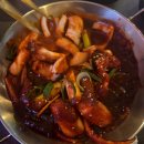 싹싹김치찜 | 압구정에서 우연히 발견한 동네 밥집! 24시 가성비 맛집! 통김치찜+불맛 제육+오징어볶음 싹싹 비운 후기