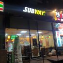 서브웨이 앞 횡단보도 이미지