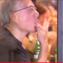 치킨 뜯고 손가락 빤 후 기분좋은 잭슨황 이미지