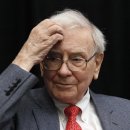 ﻿Here are the 6 things Warren Buffett considers when making an investment 이미지