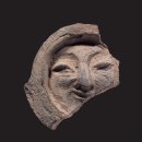[이기환의 흔적의 역사] 잃어버릴 뻔했다가 되찾은 1400년전 '신라의 미소'…얼굴무늬 수막새의 조각가가 있다? 이미지