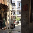 업스탠딩 | 주말엔 여기로! 테라스가 다한 해방촌 신흥시장 카페 :업스탠딩