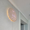 삼보기업 | 거실 인테리어 끝판왕! 중소기업(삼보TG)65인치TV무타공 · 간접조명 · 백라이트 LED시계 시공 후기"