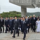 제21대 대통령선거 김문수 후보 국립518 민주묘지 참배 이미지