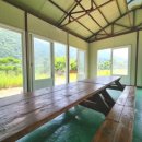 물안개피는 강가펜션 이미지