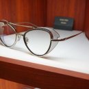 안경 파는 남자 이미지