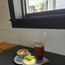 하늘온누리약국 | 전대병원 근처 카페 라우더댄밤즈｜음악과 커피가 좋은 감성 카페 방문 후기