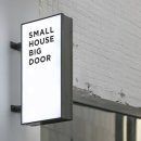 스몰 하우스 빅도어 이미지