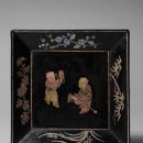 다성아트기획 | 작자 미상 – 중국 명나라(Ming Dynasty) / 두 소년을 새긴 접시 (Dish with two boys / 나전 장식 사각...
