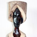 아프리카 흑단 원목의 여인 조각상 이미지