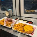 대박상회 | 광안리 바닷가 바로앞 패티육즙 대박인 수제버거 찐맛집 :: ‘웅장상회 광안리점’ 방문 후기