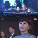 어제 백상에서 계속 울컥하는 김혜수ㅋㅋㅋㅋㅋㅋㅋㅋ.GIF 이미지