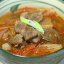 돼지목살 듬뿍 넣은 김치찌개 역시 이맛이야 이미지