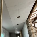 토방디자인 | [전남 한옥주택 복원 / 한옥 처마 서까래] 전남 한옥주택 사랑채 토방 현무암 시공 중입니다
