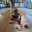 마음의 안정을 위한 싱잉볼 명상 이미지