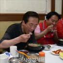 [정몽준] 시장에서 순대국 먹는 정몽준 후보.jpg 이미지