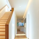 ㈜크라운종합건설 | [이하우징 4월호] 중정을 향한 지붕이 끌어들인 빛과 바람의 집_크라운하우스