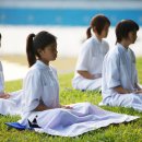 내면의 평온을 찾는 명상 이미지