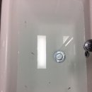 공용욕실 샤워기 호스와 수질 이미지