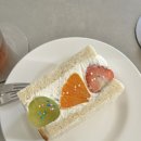 카페가미 | 보문 성북천 통창뷰 테라스 카페 마가밀 후르츠산도 맛집 주말 내돈내산 후기