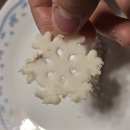 눈송이 | 스타벅스 신메뉴! 딸기 눈송이 케이크 내돈내산 후기! 크리스마스 케이크! 화이트캔들 케이크랑 비교!