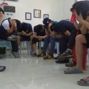 '생중계 된 나라망신' 성매매 혐의 한인 9명, 필리핀 경찰 조사 페이스북 통해 생중계 이미지