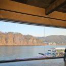 먹방나인 카페 앞 | 남양주 화도 북한강 뷰 브런치 카페 리버나인,아이 동반 가능한 프렌들리 카페 후기