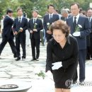 봉하마을 묘역화장실 이미지