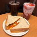 투썸플레이스서산예천점 | [투썸플레이스] 내돈내산 투썸 딸기듬뿍라떼, 불닭치즈멜트파니니 솔직후기