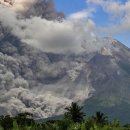 인도네시아 므라피 화산 폭발, 뜨거운 구름 분출 이미지