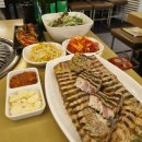 눈높은돼지 | [부천송내동맛집] 훈연 향 가득한 볏짚삼겹살과 쫀득한 제주뒷고기 인생 맛집 찾았어요! '눈높은돼지' 후기