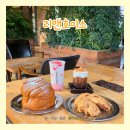 어진로 | 용인 이동저수지 뷰카페 리앤호이스｜주차 편한 용인대형카페 베이커리 맛집