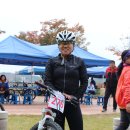 경남생체대축전 MTB 경기 참가 선수들의 피니쉬 라인통과 모습입니다.-새창녕신문 김욱 기자- 이미지