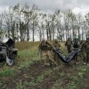 우크라이나 이전 전장에서 전사자 시신 수습 이미지