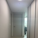 지에스25 광명스타점 | 광명소하신원아침도시2 현관중문 시공 후기, 비대칭 여닫이 도어로 완성한 프라이빗 인테리어