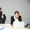 <경계에 서다> 이미지