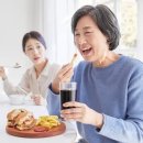 “많이 늙었네”...이런 소리 안 들으려면 줄여야 할 음식은? 이미지