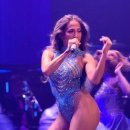 Jennifer Lopez performed in Las Vegas wearing 이미지