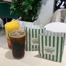 용산-이촌-2085 | 이촌역 가성비 좋은 카페 <백억커피> 팝콘주는 카페