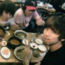 철홍
