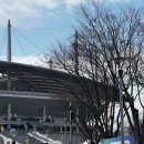 규민약국 | [2025.12] 차가운 바람 하나가 창가에 앉아