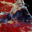 위성에서 본 속초·고성 산불 현장, 빨간 색의 정체는? 이미지