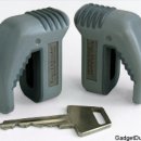 미국에서 Knee Defender 때문에 승객 두명 다툼 일어나 비행기 중간 착륙 이미지