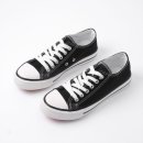 맑은 운동화 이미지