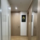 신미칼라 | 영림 우드 컬러 래핑 2분할 중문으로 목재 느낌 현관 인테리어
