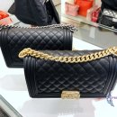 A0113 | 샤넬 보이백 미듐 A67086 현지 입고되었어요~!