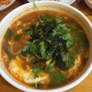 만두품은칼국수 이미지